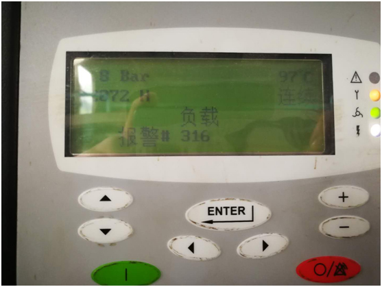 由于油品問題導(dǎo)致油氣分離器壓差高，空壓機(jī)潤滑油結(jié)膠，油濾堵塞，機(jī)器高溫報(bào)警(圖2)