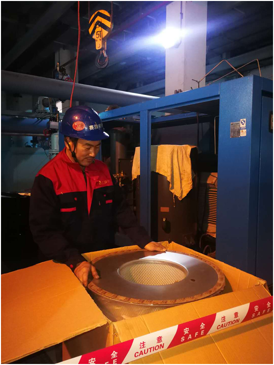 油氣分離器使用過(guò)程中因壓差過(guò)高被擊穿，造成跑油，油分配料不匹配造成壓差過(guò)高(圖3)
