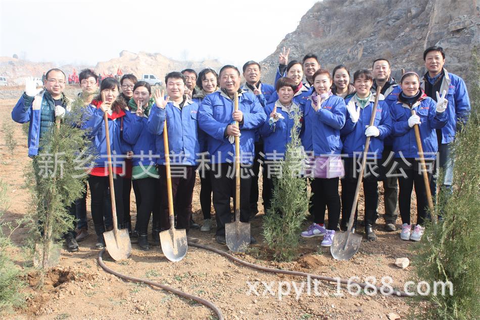 艾普利鳳凰山植樹(shù)，為美麗新鄉(xiāng)添新綠(圖1)